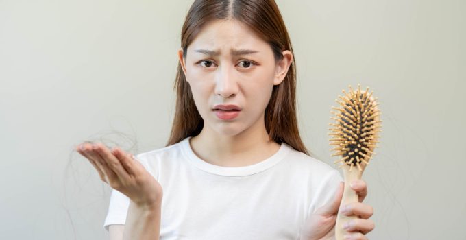 Penyebab Kerontokan Rambut: Kenali Faktor yang Mempengaruhinya