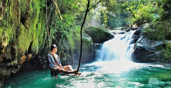 Curug Naga: Surga Tersembunyi di Tengah Hutan yang Menawan
