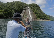 Pulau Kalimantung: Surga Tersembunyi dengan Pantai Putih dan Laut Biru