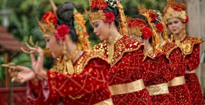 Tari Maena: Keanggunan Budaya Maluku yang Memikat Hati