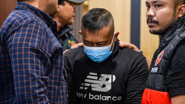 Taufik Hidayat Buronan