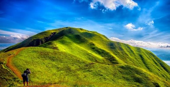 Bukit Holbung Samosir, Bukit Hijau dengan Panorama Danau Toba