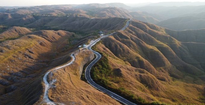Savanna Tanarara, Wisata Alam Eksotis dengan Bukit Bergelombang