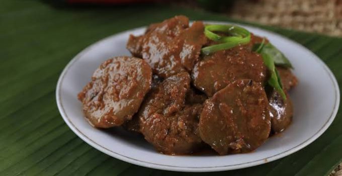 Semur Jengkol Legit, Sajian Tradisional dengan Cita Rasa Kaya yang Selalu Menggoda Selera