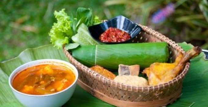 Nasi Timbel, Sajian Sunda yang Membungkus Kehangatan dalam Setiap Suapan